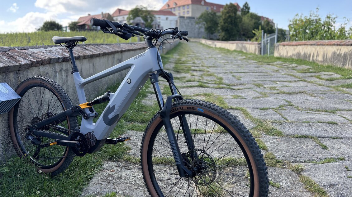 Erkunde die Region um die Riegersburg mit dem Rad | © BauerBikes