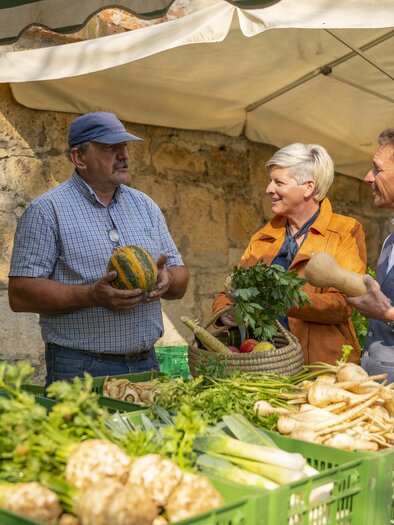 Bauernmarkt Hartberg_Verkauf_Oststeiermark | © Tourismusverband Oststeiermark