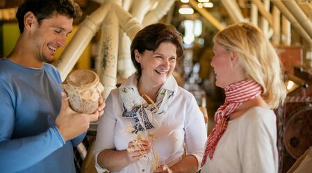 Führung in der Berghofer-Mühle | © Thermen- & Vulkanland | Harald Eisenberger | © Thermen- & Vulkanland