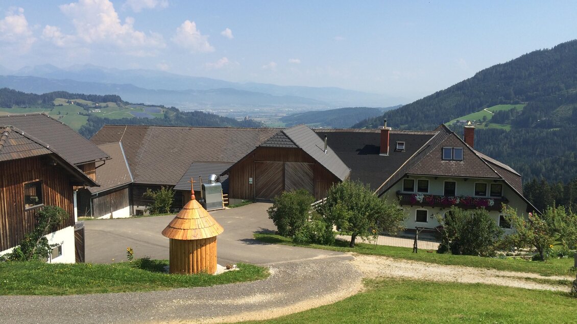 Schirkhof-Ansicht1-Murtal-Steiermark | © Bio- Bauernhof Schirkhof
