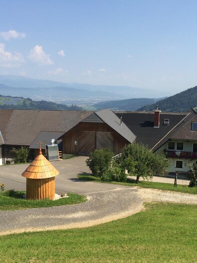 Schirkhof-Ansicht1-Murtal-Steiermark | © Bio- Bauernhof Schirkhof