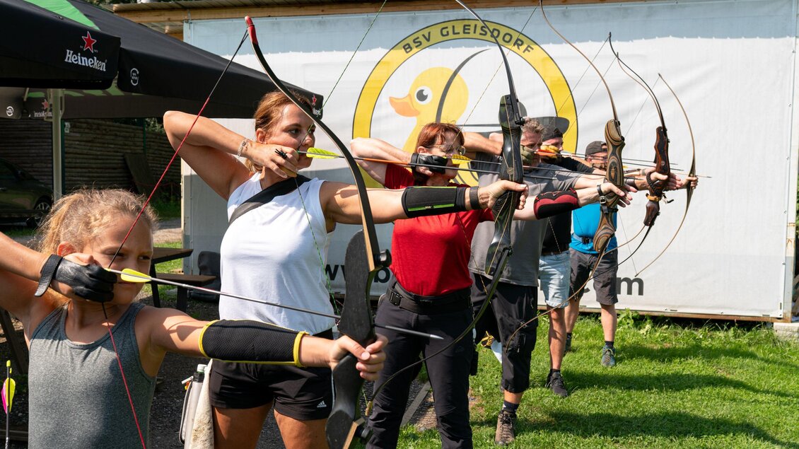 Bogenschießen_Gruppe_Oststeiermark_RKP Marketing | © Tourismusverband Oststeiermark