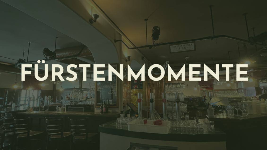 Ein modernes Restaurant mit gemütlicher Atmosphäre und Holzdetails. Der Raum ist gut beleuchtet und hat eine ansprechende Bar. | © Fürstenbräu