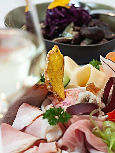 BrennerWein+Brettlj.+Bohnen┬®Reschco-x | © Familie Brenner | Brenner am Rossberg Weingut