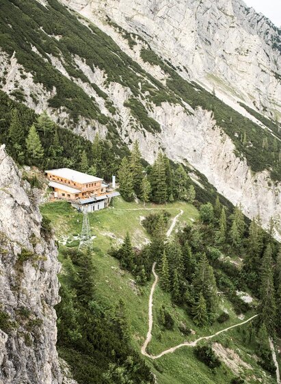 Serpentinen Richtung Buchsteinhaus im Gesäuse | www.stefanleitner.com | © Stefan Leitner
