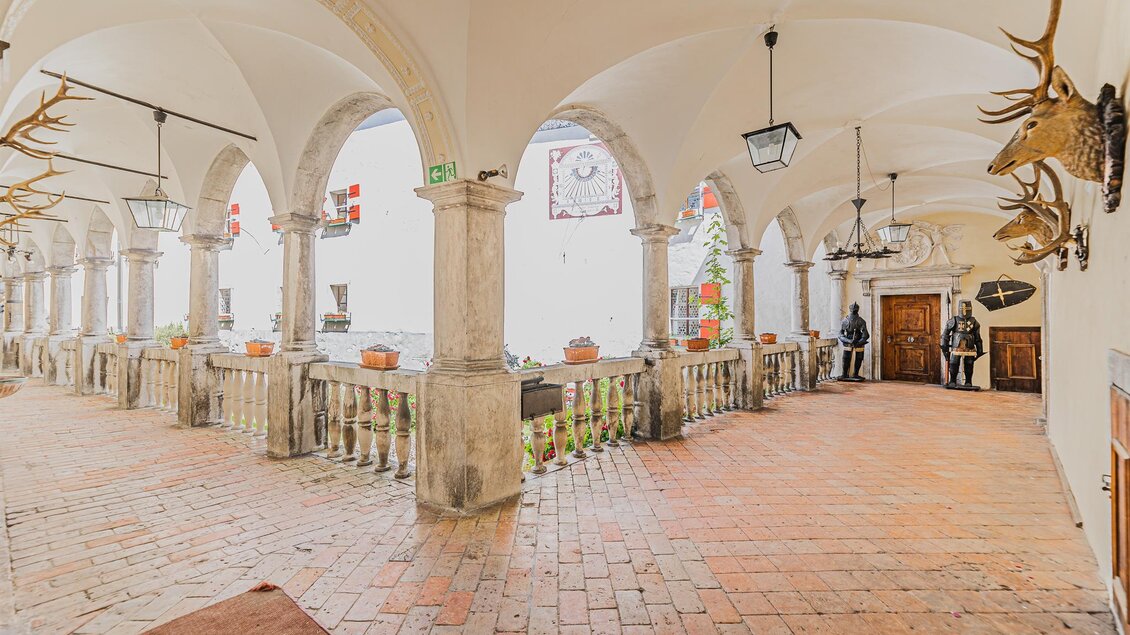 Blick in das Schloss Strechau | © Thomas Sattler