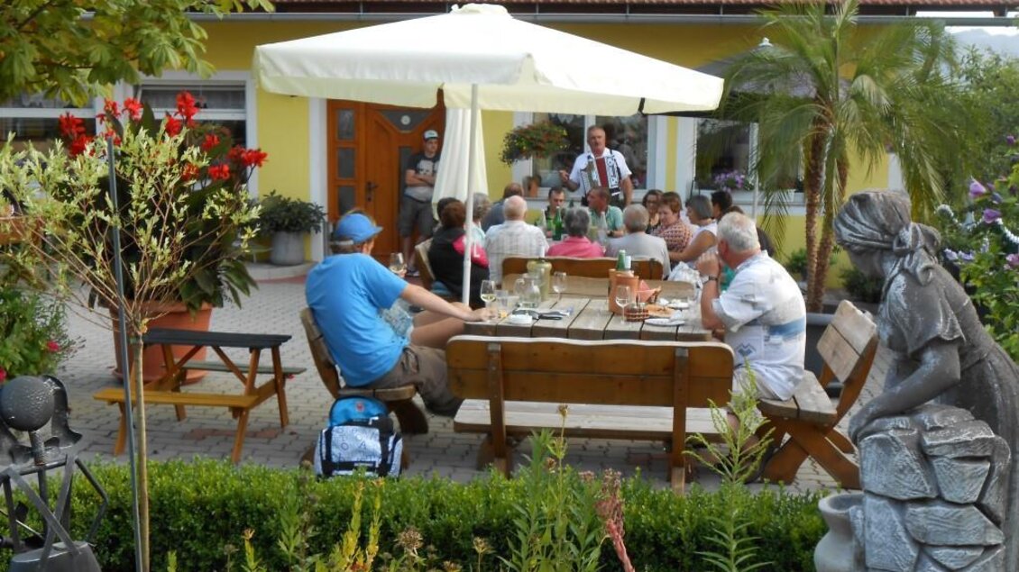 Gastgarten_2 | © Familie Oswald | Weingut Oswald vlg. Spitzlgodi