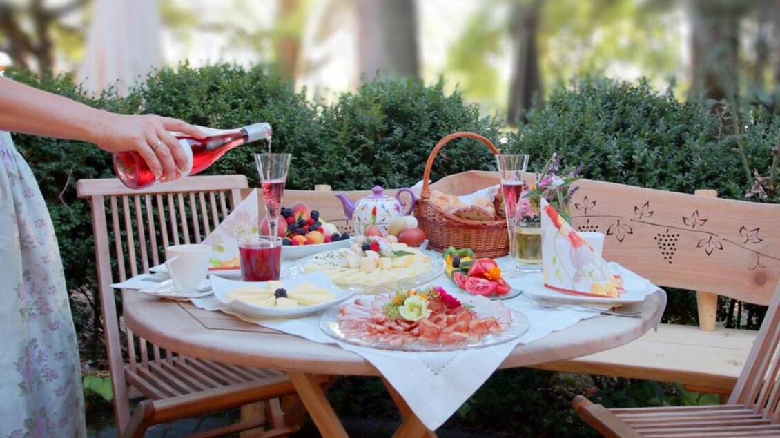 Willkommen im Buschenschank | © Weingut & Buschenschank Bockmoar