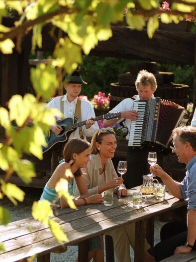 Buschenschank Ehrenhöfer_Tisch_Oststeiermark | © Buschenschank Ehrenhöfer