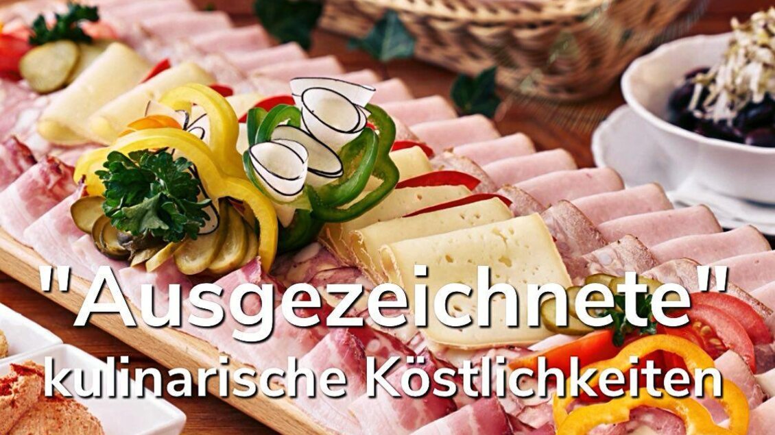 Ein reichhaltiges Plattenangebot mit verschiedenen Aufschnittsorten, Käse und frischem Gemüse. Dazu sind Brot und ein Dip in kleinen Schalen serviert. | © Buschenschank Pichlippi