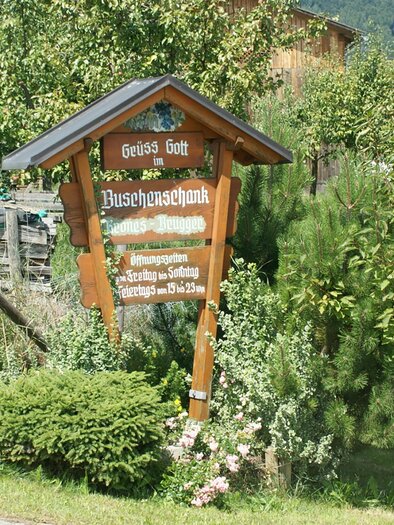 Buschenschank Krones-Brugger_entrance sign_Eastern Styria | © Buschenschank Krones-Brugger
