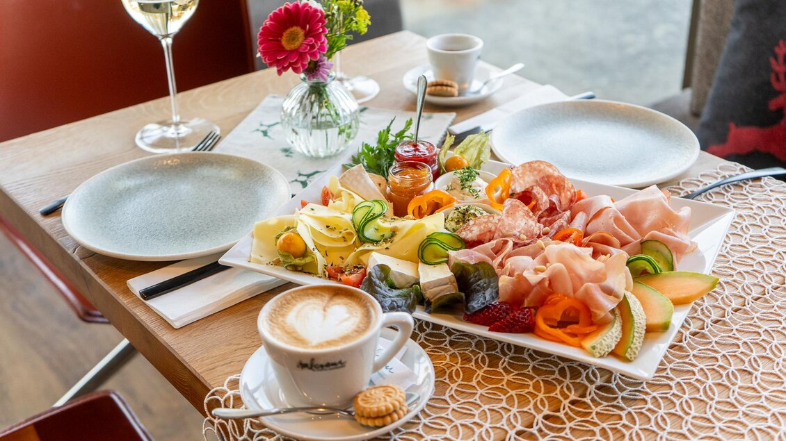 Frühstück für Zwei im Café DER HIRSCH | © Tobias Sudi