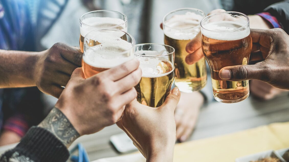 Anstoßen | © AdobeStock