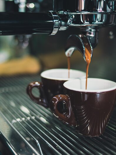 Café | © pexels-chevanon-photography-324028