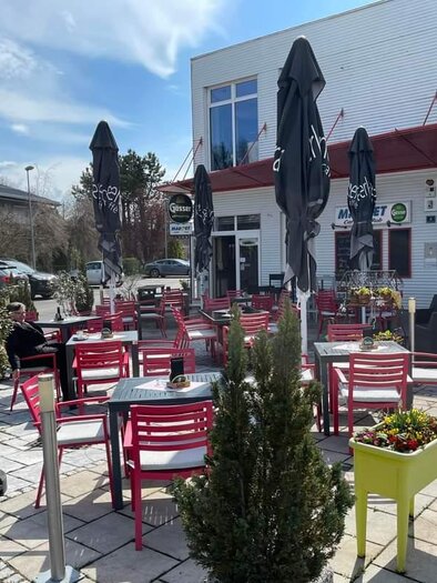 Cafe Magnet Tische Außenbereich | © Cafe Magnet - Elisabeth Esterer