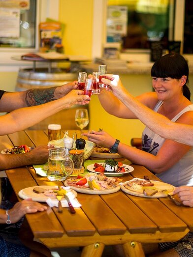 Auf der Terrasse | © Camping am Badesee | Tom Lamm | © Camping am Badesee