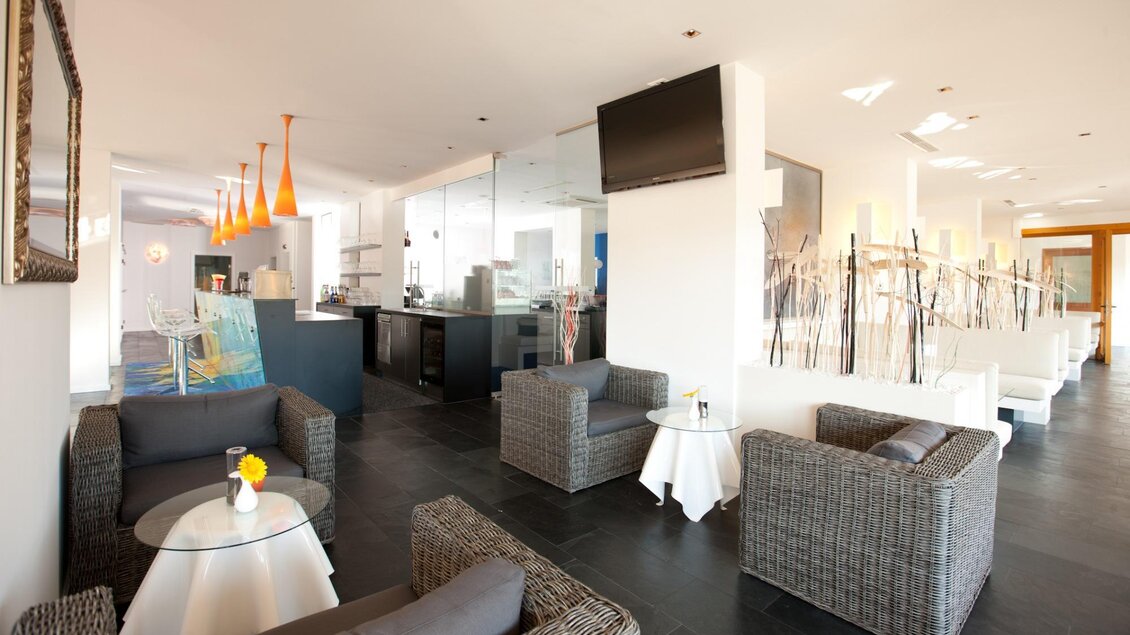 Gemütliche Loungemöbel in der Flower Lounge | © Thermalhotel Leitner