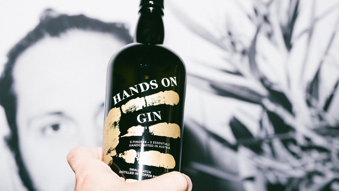 Hand on Gin | © © Ingo Pertramer