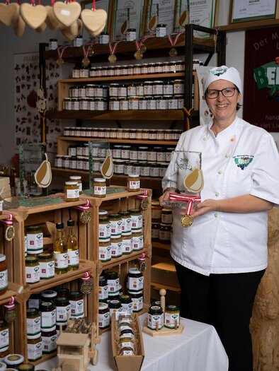 Fr. Berger im Verkaufsladen | © Schilcherland Steiermark