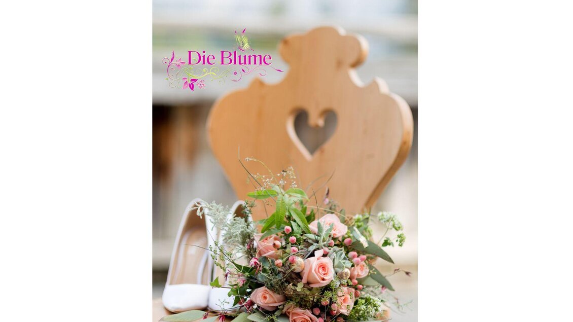 Die Blume, Blumendekoration in Rosatönen | © Silvia Aigner