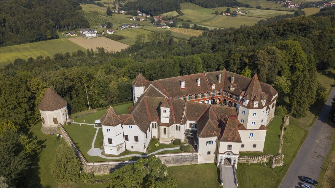 Luftaufnahme vom Schloss Kornberg | © Schlösserstraße