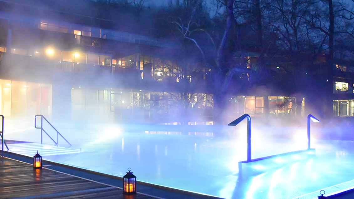 Aussenbecken Therme bei Nacht | © Das Kurhaus Bad Gleichenberg