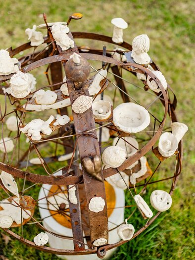 World in hands_Metal ball_Eastern Styria | © Tourismusverband Oststeiermark