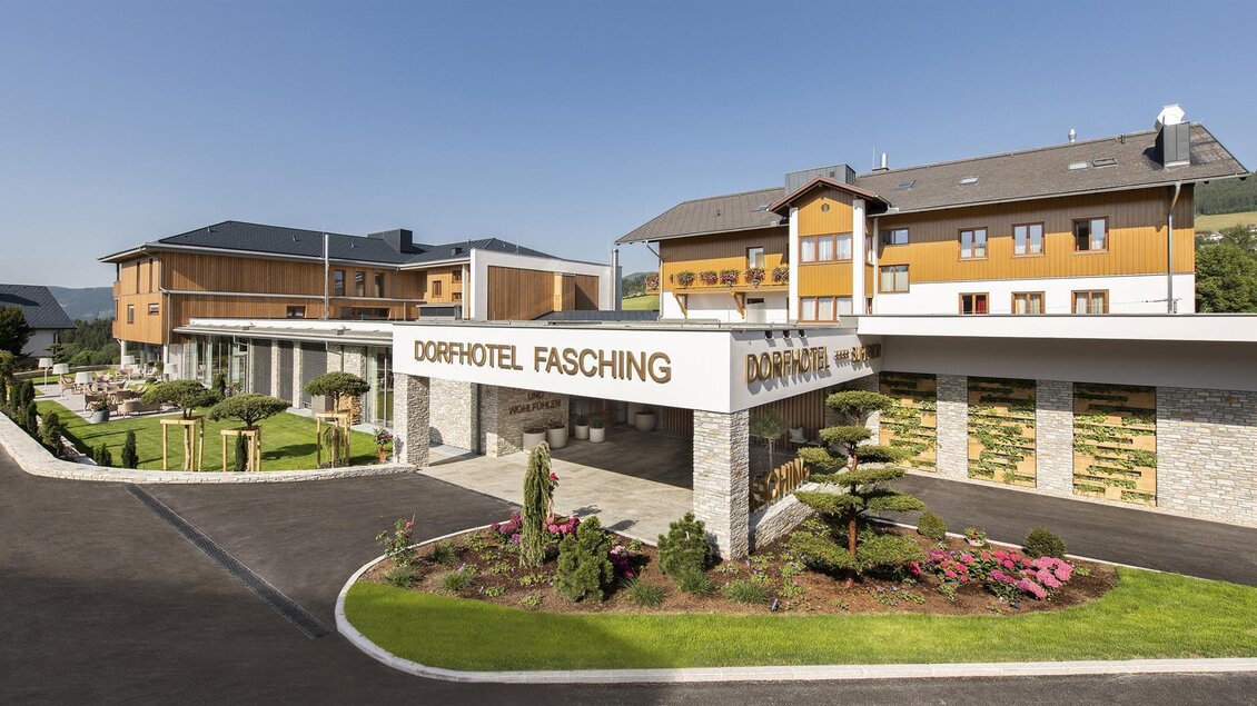 <p>Aussenansicht Dorfhotel Fasching.</p> | © Dorfhotel Fasching