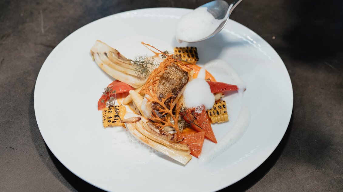 Fischgericht im Dorfhotel Fasching. | © AMA Genuss Region_cloningcompany