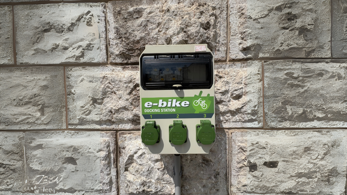 Ladepunkte bei der Raika in Großansicht | © Canva, TV Hochsteiermark