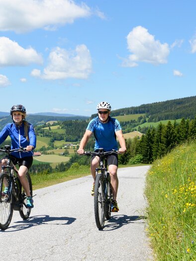 E-bike rental_E-bike riders_Eastern Styria | © Tourismusverband Oststeiermark
