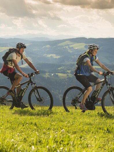 E-bike rental_mountainbiker_Eastern Styria | © Tourismusverband Oststeiermark