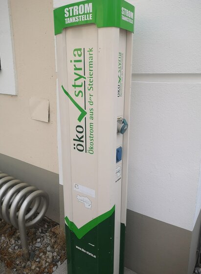 E-Bike-Ladestation bei der Envesta Admont | © Sylvia Hofbauer | © Sylvia Hofbauer