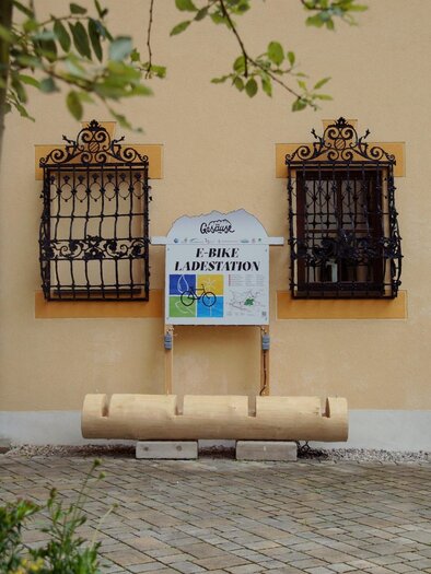 E-Bike-Ladestation Schloss Kassegg | © Marlene Blamauer