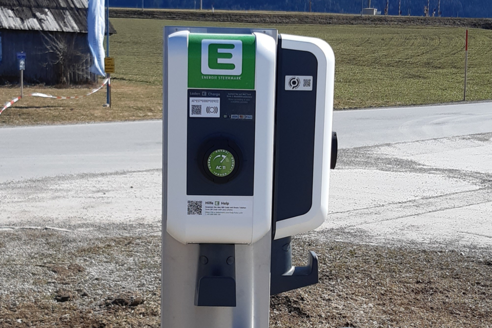 E-charging station Grimminghalle car park - Impression #1 | © TVB Ausseerland Salzkammergut (c) Daniela Casari