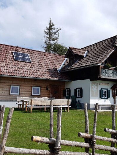 Exterior view of Waldtonialm. | © Edelweißhütte