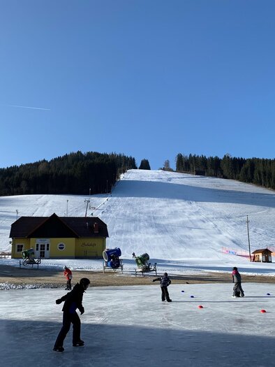 Eislaufen-Kleinlobming-Platz1-Murtal-Steiermark | © Anita Fössl