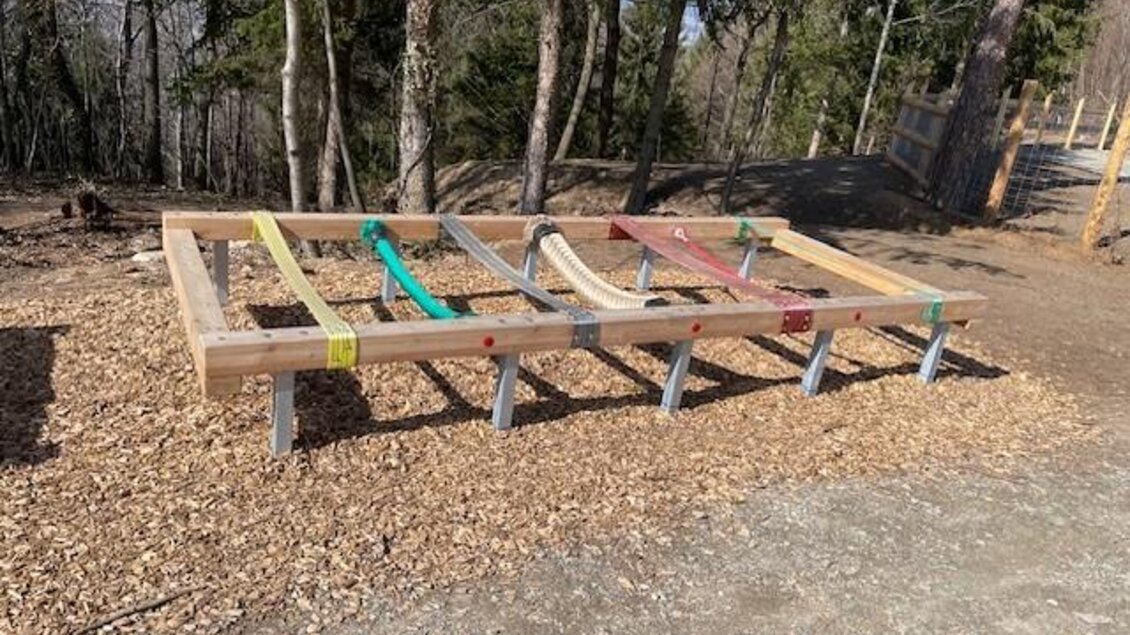 Gleichgewichtsübung_über die Klause_Oststeiermark | © Claudia Heschl