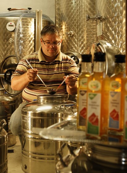 Essigmanufaktur_Essigproduktion_Oststeiermark | © Eismanufaktur Oswald/ Schaffer