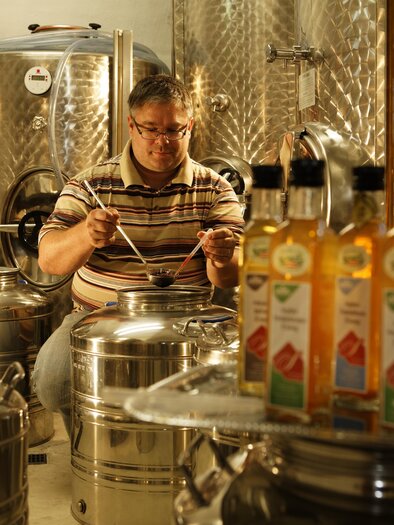 Essigmanufaktur_Essigproduktion_Oststeiermark | © Eismanufaktur Oswald/ Schaffer