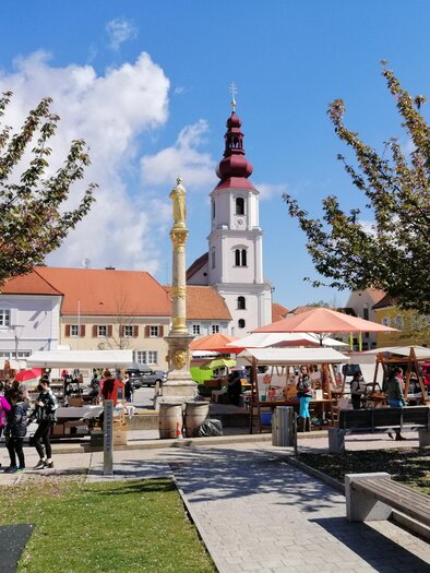 Samstagsmarkt am Fehringer Hauptplatz | © Stadtgemeinde Fehring