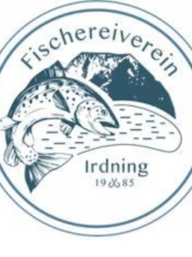 A logo of the fishing club Irdning. It depicts a fish above water, surrounded by mountains. | © Fischereiverein Irdning