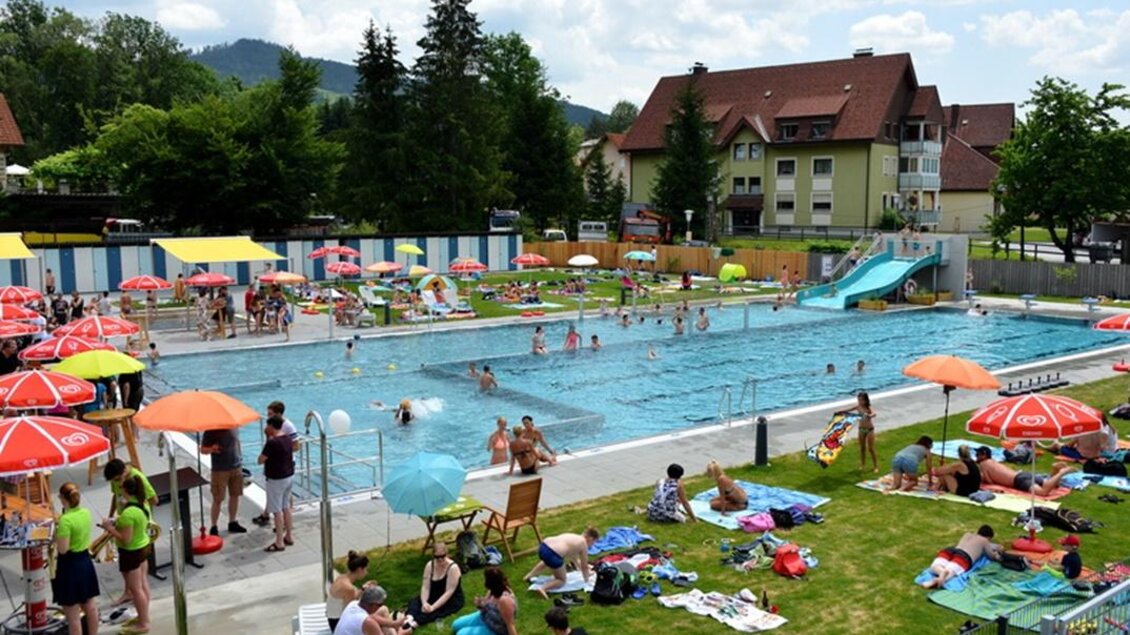 Gut besuchtes Schwimmbad in Anger. | © Marktgemeinde Anger