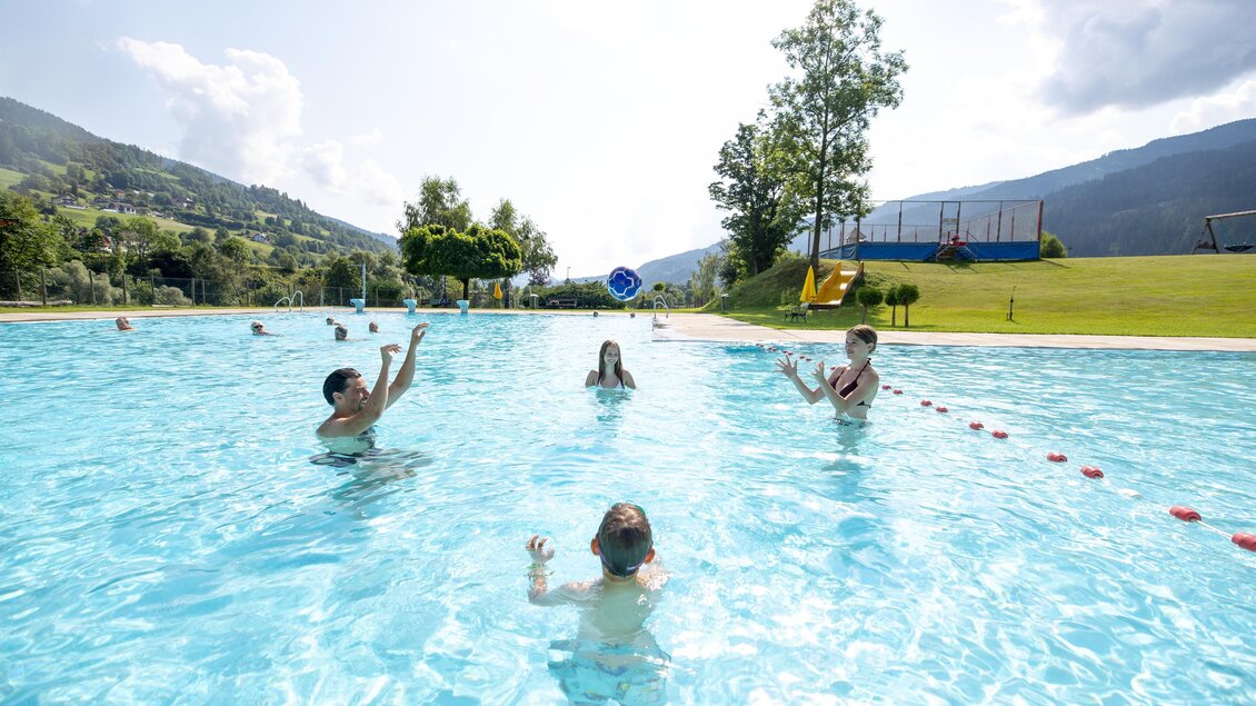 Ball spielen im Wasser | © Tourismusverband Murau