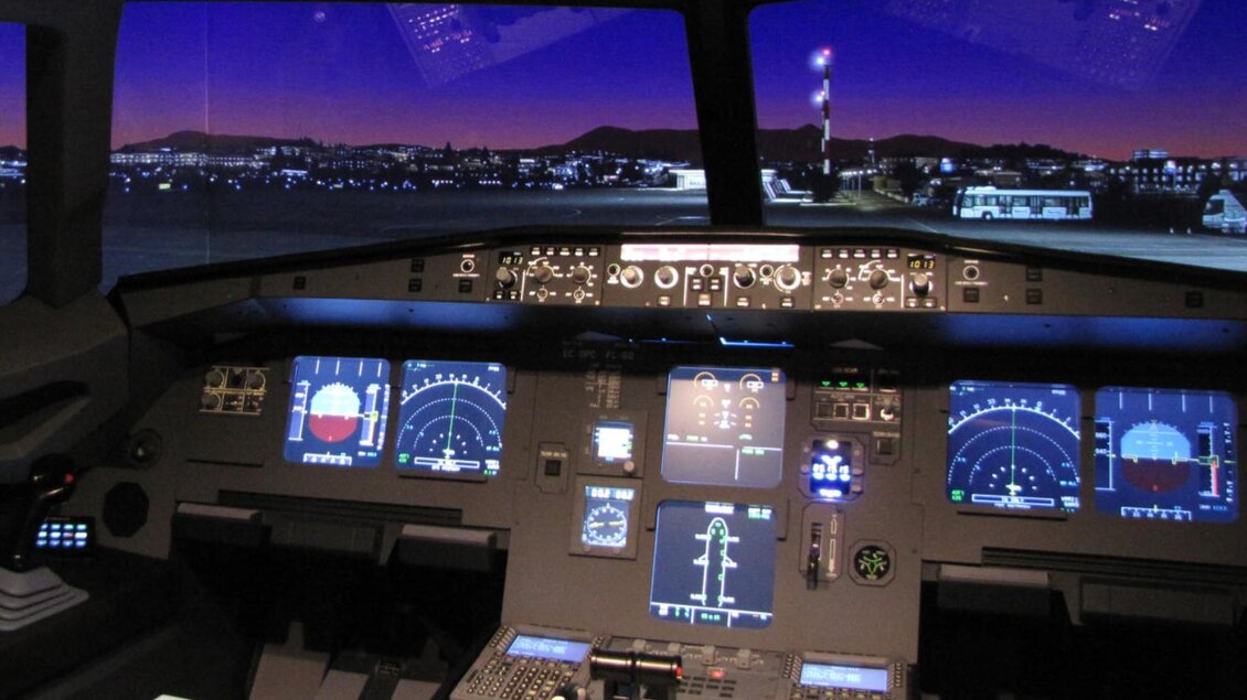 Blick ins Cockpit eines Airbus-Simulators bei Gate-08 in Graz  | © GATE-08 Flight
