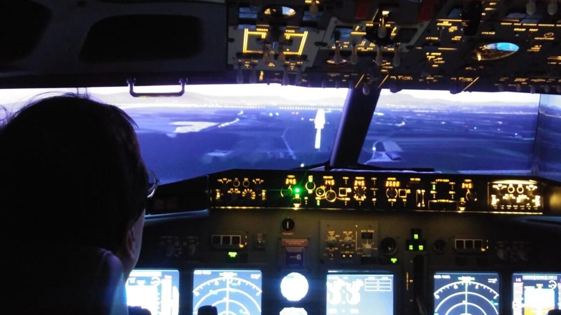 Cockpitansicht mit simuliertem Landeanflug im Gate-08 in Graz | © GATE-08 Flight