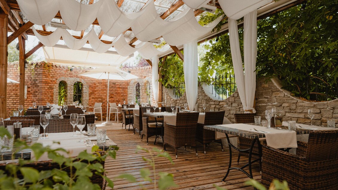 gemütlicher Gastgarten im Garten-Hotel Ochensberger in St. Ruprecht an der Raab  | © Garten-Hotel Ochensberger