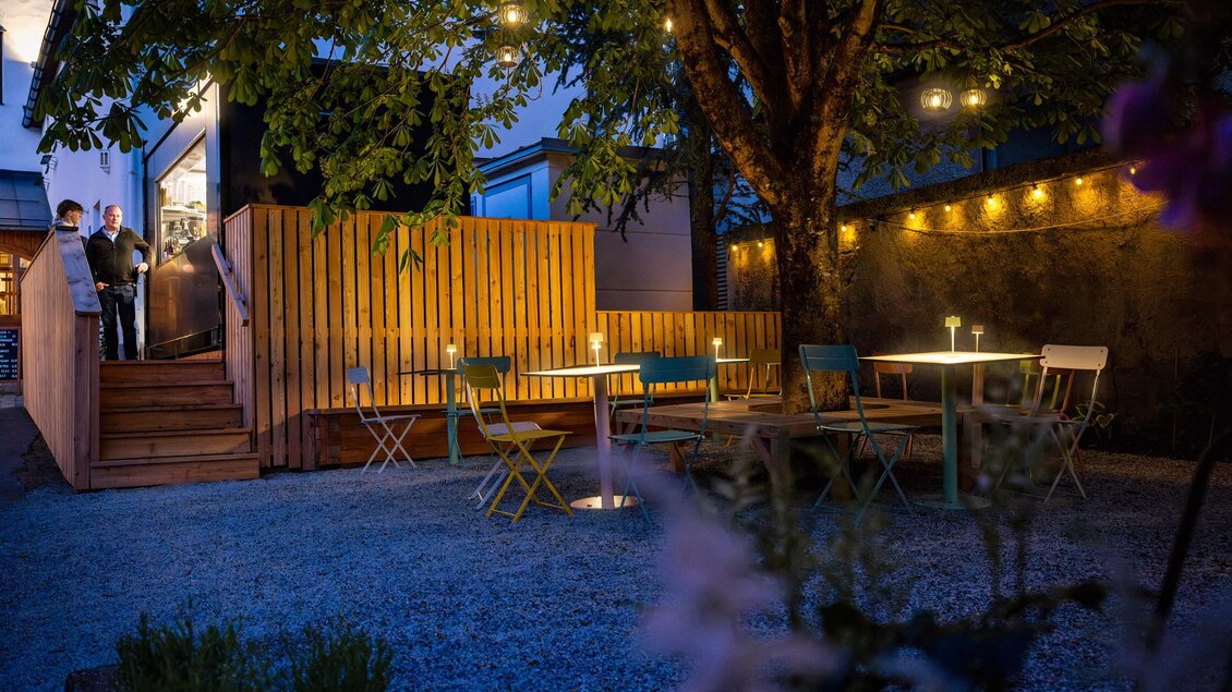 Außenbereich mit Beleuchtung | © Gartenausgabe Erzhans © lifepictures.at