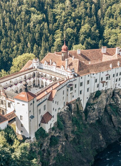 Garden castle_air_view_Eastern Styria | Helmut Schweighofer | © Gartenschloss Herberstein
