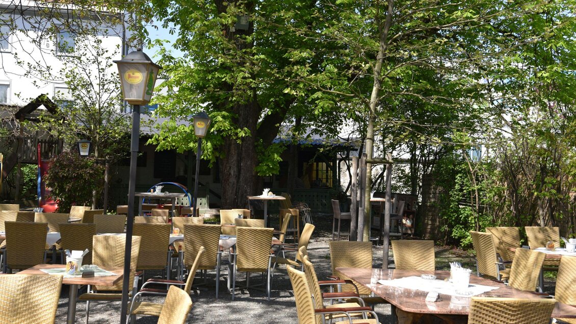 GasthausBachwirt-Gastgarten1-Murtal-Steiermark | © Selina Senft